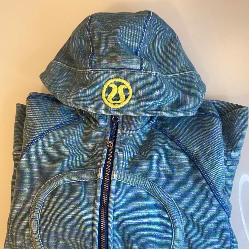 Lululemon hoodie size 4